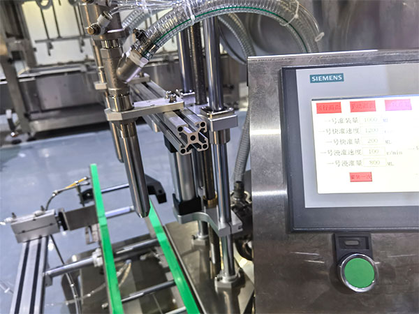 全自動液體灌裝機(jī)生產(chǎn)線